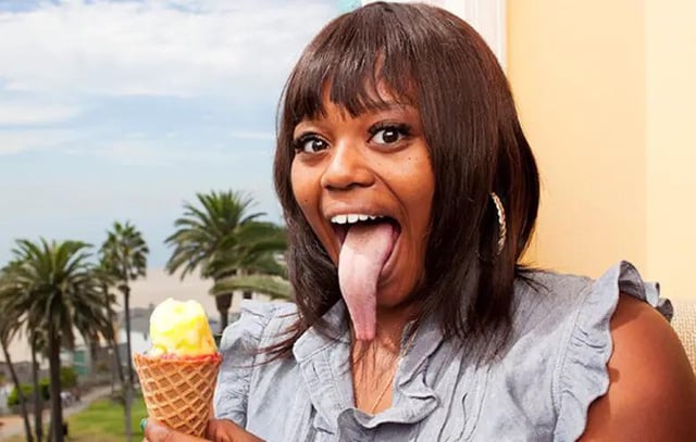 This is a picture of Chanel Tapper the longest tongue in the world for a  female reaching 9.75 centimeters (3.84 inches) : r/Damnthatsinteresting