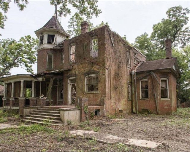 HT1. Discovering the Hidden Beauty of an Abandoned House –