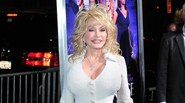 HT1. Dolly Parton criticized for looking “cheap” and “ugly” – but she’s hit back